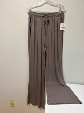 ebb & flow Athleisure Ribbed Wide-Leg Pants in Taupe SIZE SMALL